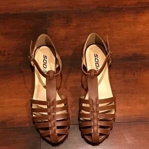 Girls SODA SANDALS , SZ 4, NWOB